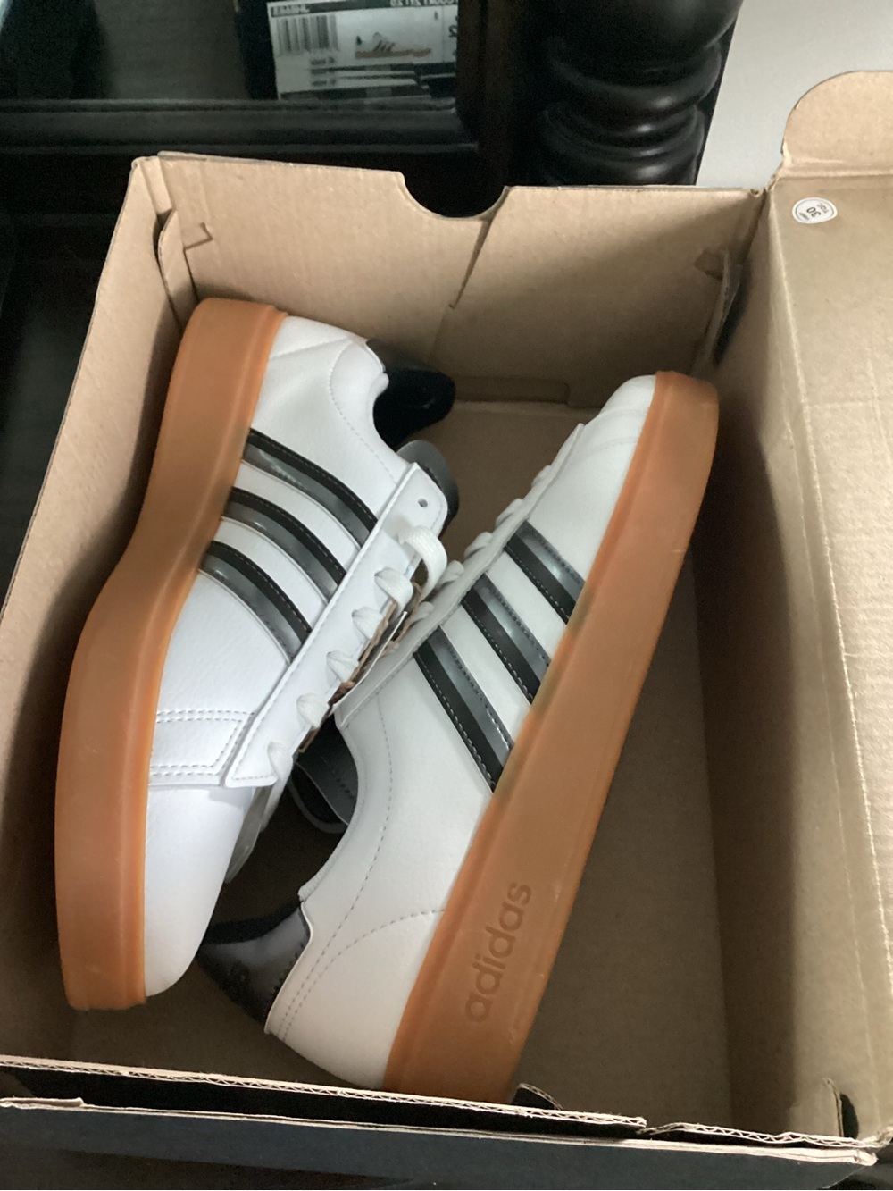 adidas 7.5 Grand Court 2.0 Sneakers with Kiss goth metallic Stripes Gum Sole